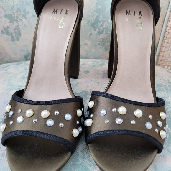 New Olive Green Ankle Strap Pumps with Pearls/Crystals sz 7.5 - Picture 6 of 9